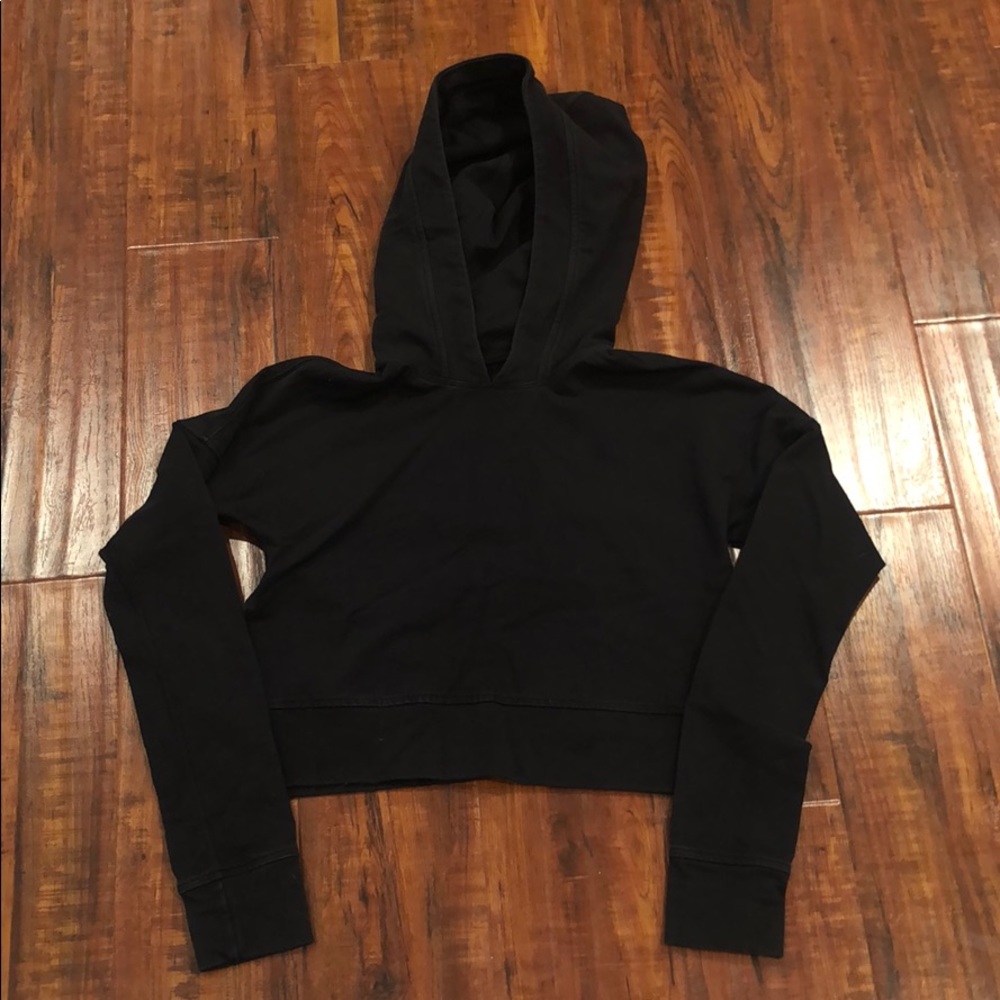 Black cropped lululemon jacket